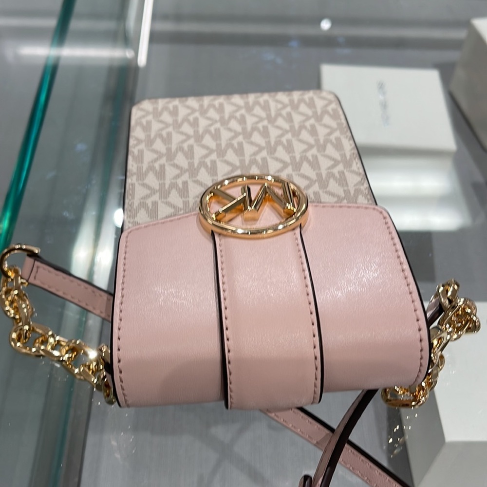 Michael Kors Carmen Small Logo Smartphone Crossbody Bag
Powder Blush Multi
NWT - Picture 8 of 16